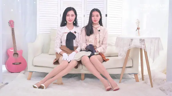 [SSA丝社] 评测 NO.132 君君&雪儿 双人开箱国产安幸幻系列无缝油亮丝袜评测视频（下） 11